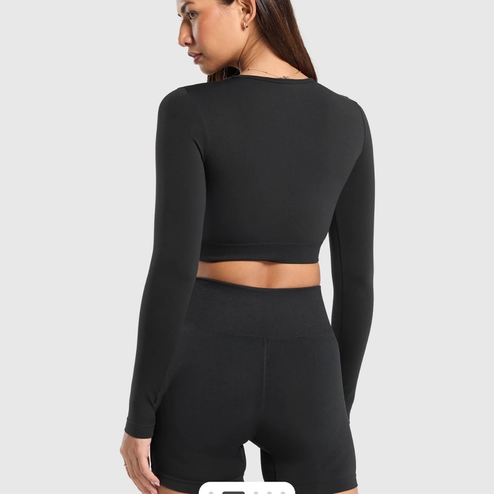 Gym shark, cropped long sleeve shirt.